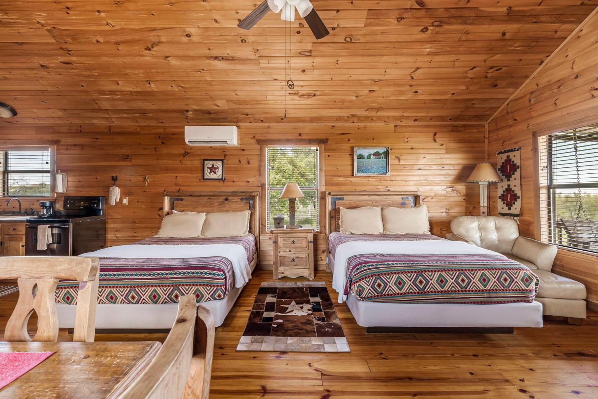 Enchanted Rockview Cabins Crabapple Værelse billede