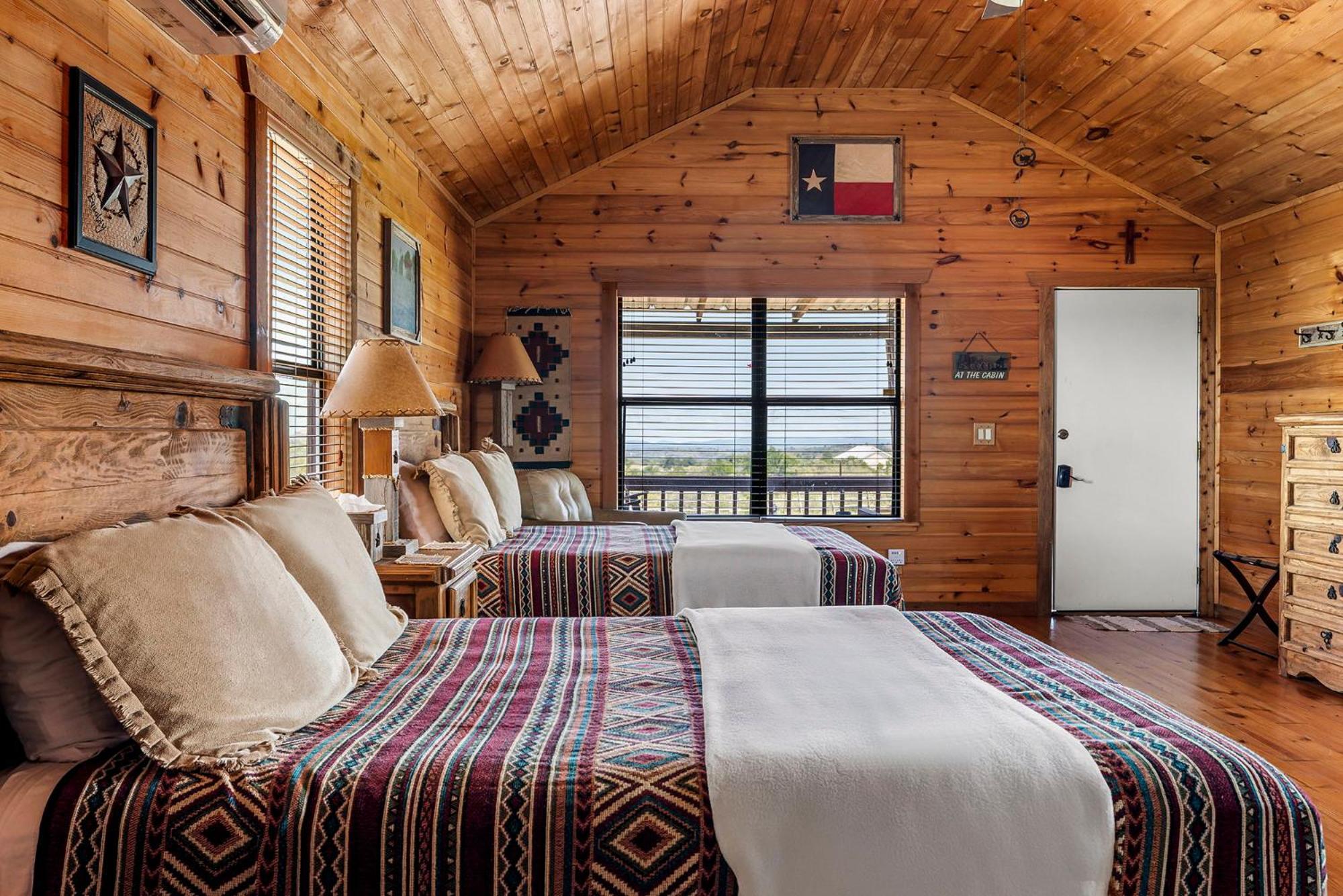 Enchanted Rockview Cabins Crabapple Værelse billede