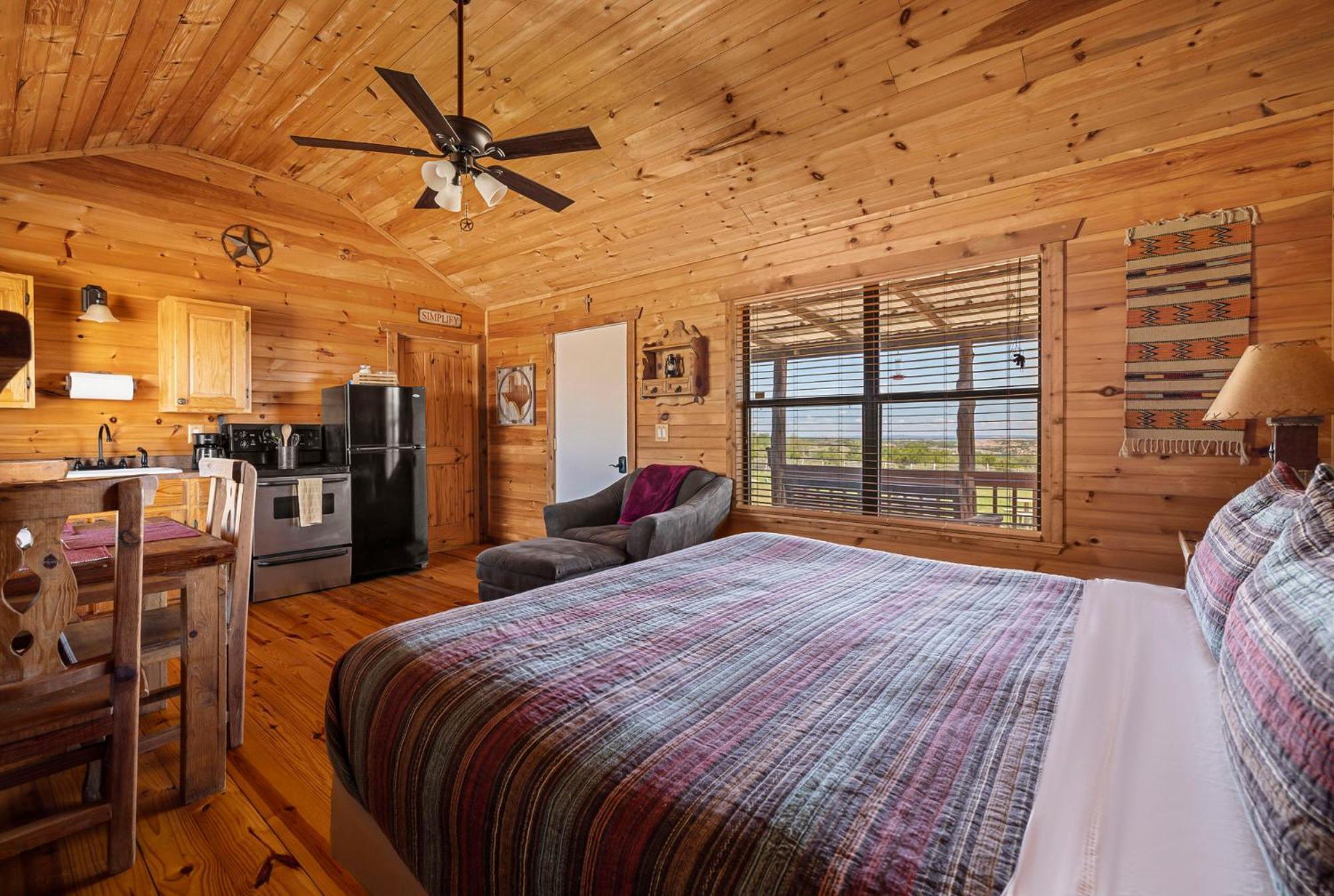 Enchanted Rockview Cabins Crabapple Værelse billede
